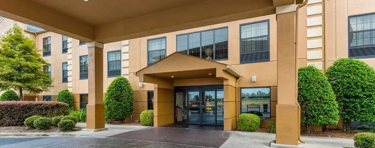 Comfort Suites Monroe — breakfast area